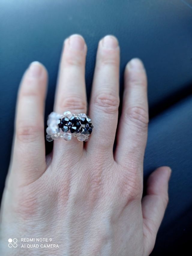 Anello fatto a mano con cristalli