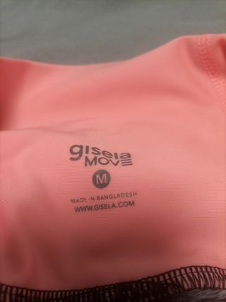Leggins y camiseta de tirantes negro