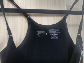 Leggins y camiseta de tirantes negro