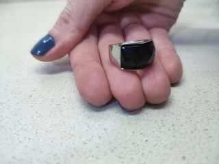Anillo acero negro brillante con relieve
