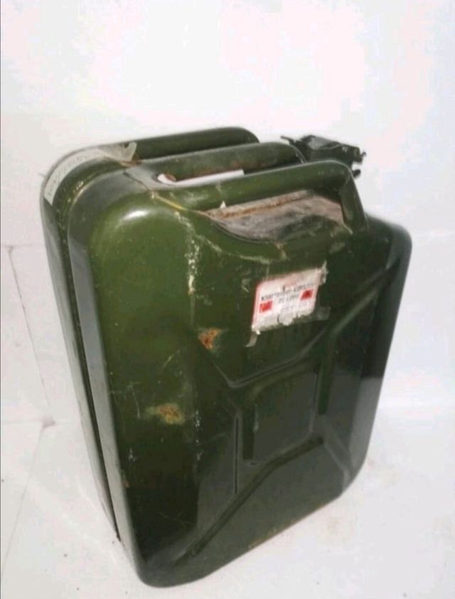Bidón 20 L. metálico de gasolina 1