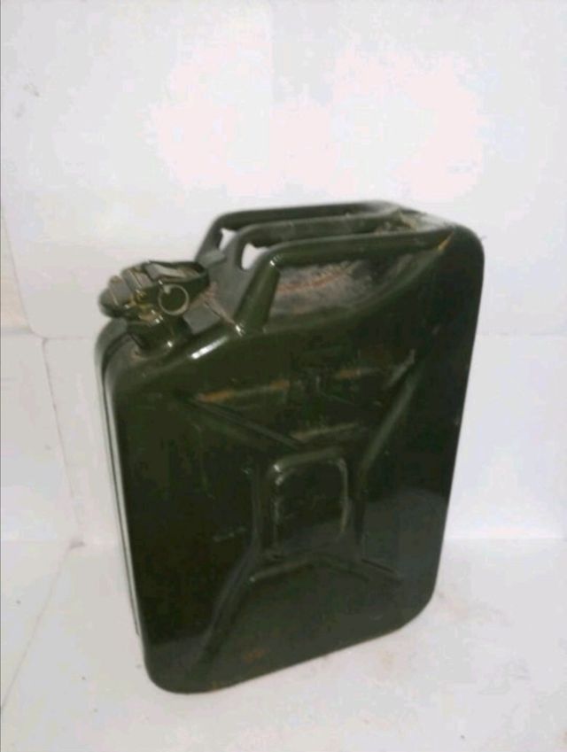 Bidón 20 L. metálico de gasolina 1