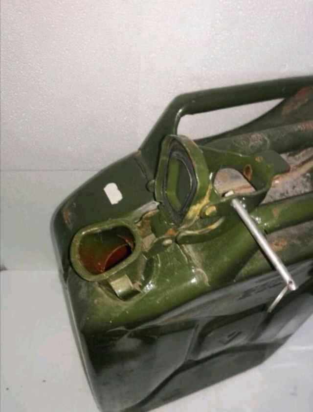 Bidón 20 L. metálico de gasolina 1