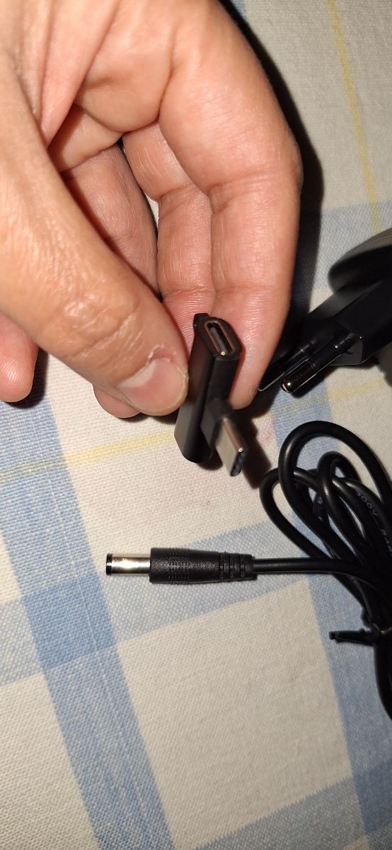 Fuente de alimentación Axil 5V y multitoma USB C