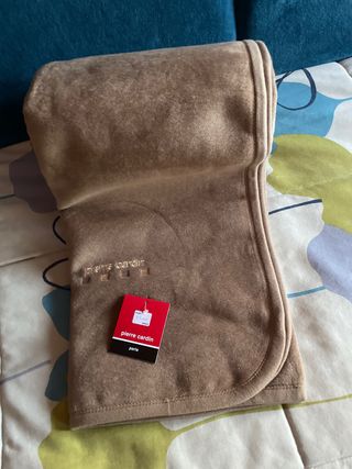 Manta sofa 120x170 Piere Cardin cierre negocio