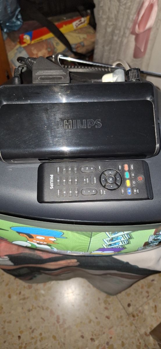 TDT +mando y adaptador de corriente Philips
