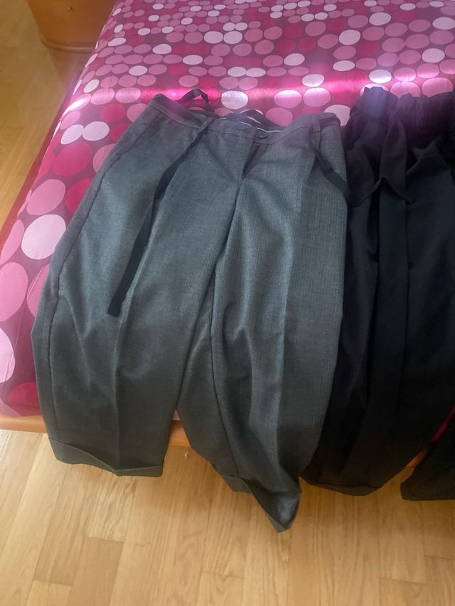 Pezzi 4:2pantaloni  gonna cardigan eur 25,00