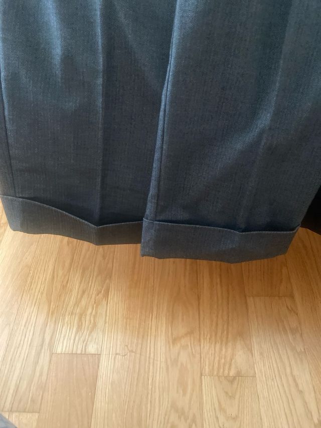 Pezzi 4:2pantaloni  gonna cardigan eur 25,00