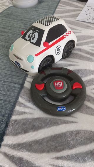 Coche teledirigido de chico