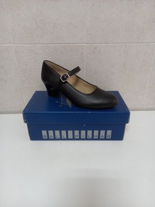 ZAPATOS DE SEVILLANAS NEGROS