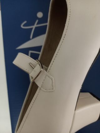 ZAPATOS DE SEVILLANAS BLANCOS 