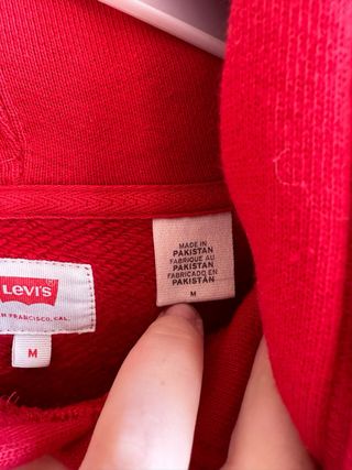 Sudadera roja de Levi’s