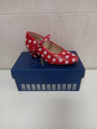 ZAPATOS DE SEVILLANAS ROJOS CON LUNARES