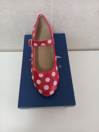 ZAPATOS DE SEVILLANAS ROJOS CON LUNARES