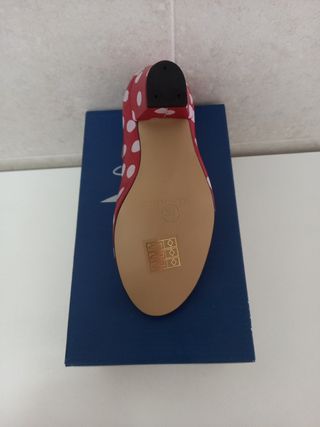 ZAPATOS DE SEVILLANAS ROJOS CON LUNARES