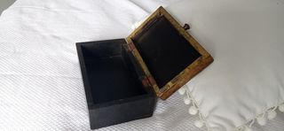 Joyero/caja dorado y madera