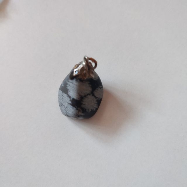 Colgante piedra negra protección 