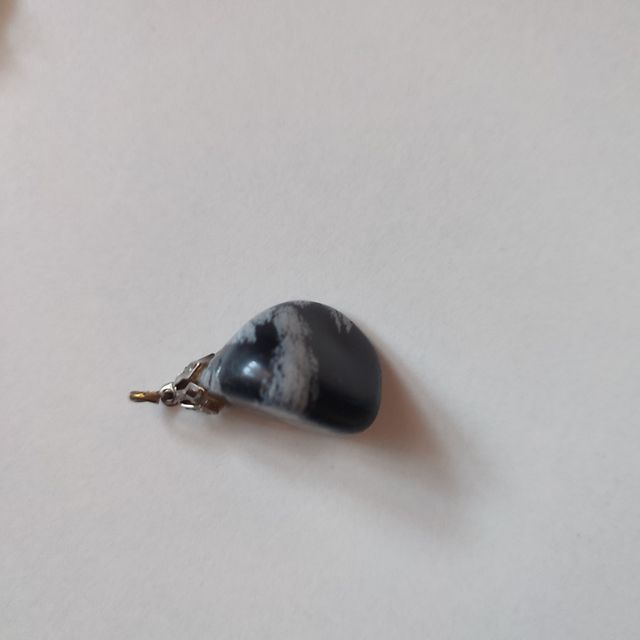 Colgante piedra negra protección 