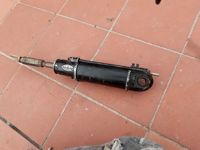 N 2 pistoni pneumaticiad aria