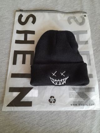 Cappellino Shein caldo lana ,nuovo