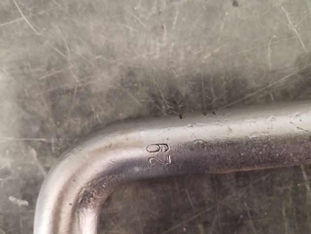 Llave de tubo acodada