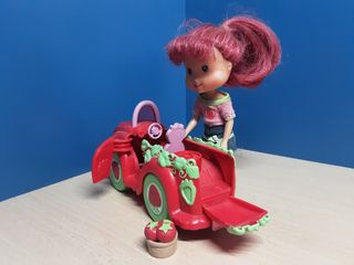 Coche Tarta de Fresa con muñeca