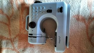 Maquina coser.Va mal,juguete o de adorno