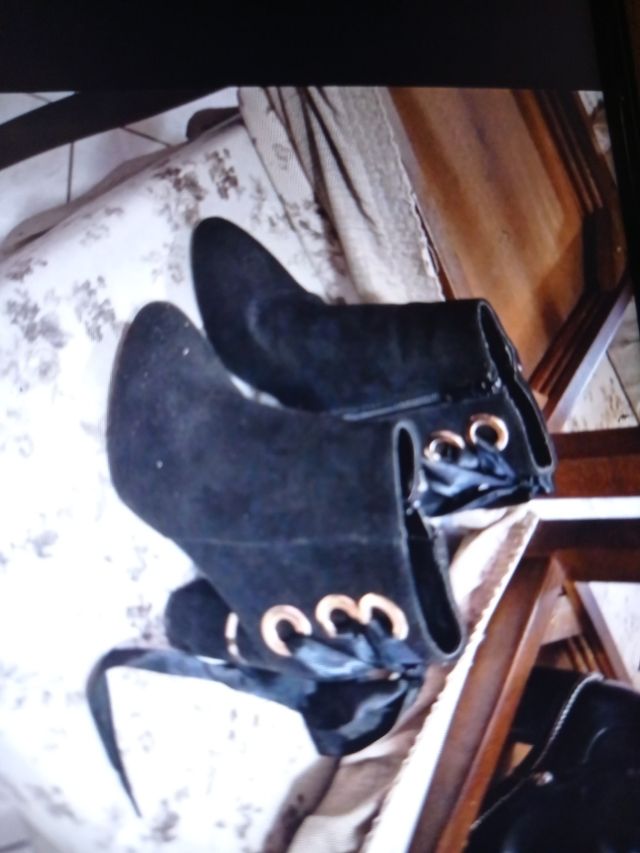 Stivaletti tipo camoscio