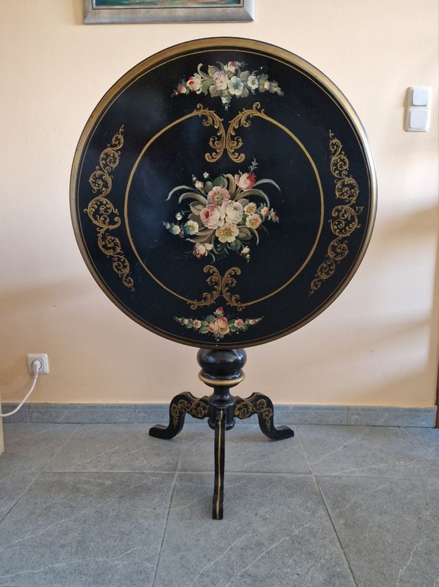 Mesa guéridon lacada ennegrecida