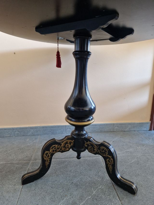 Mesa guéridon lacada ennegrecida