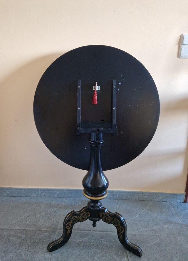 Mesa guéridon lacada ennegrecida