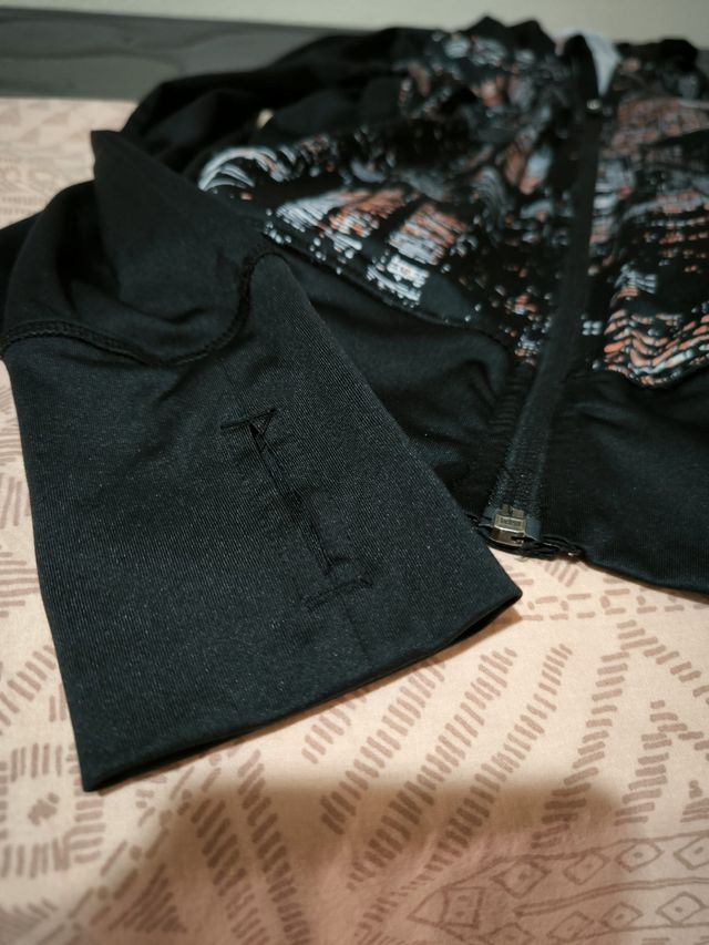 Chaqueta deportiva cremallera, talla 36/38