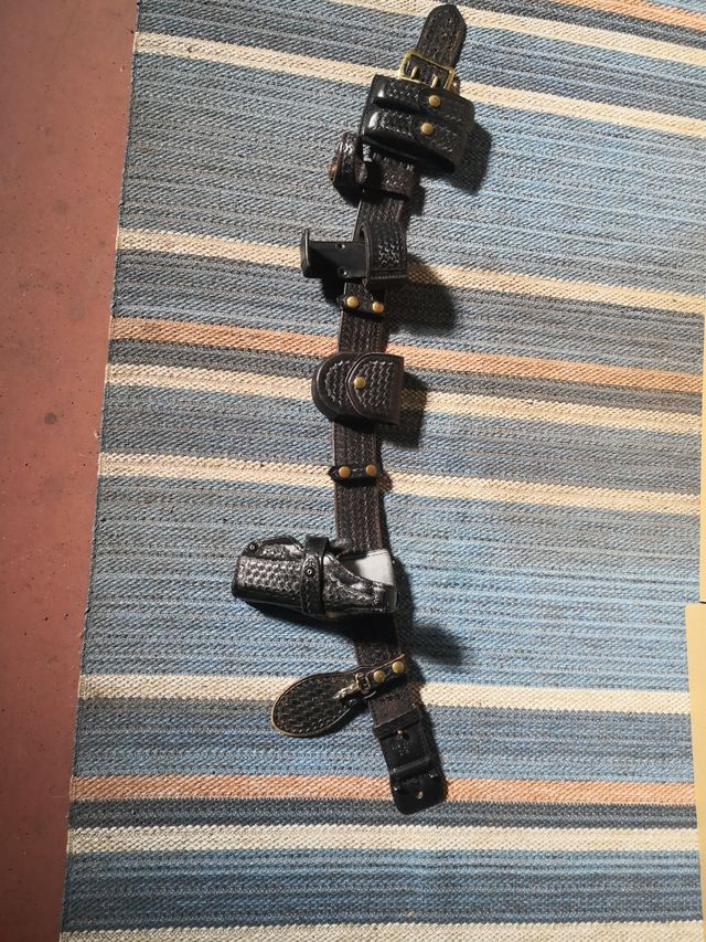 Manequim e vestuário da Patrulha Rodoviária da Califórnia