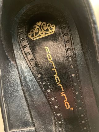 ZAPATO YACÓN NEGRO Y AZUL