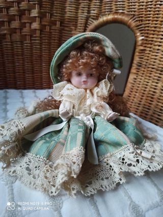 bambola in porcellana