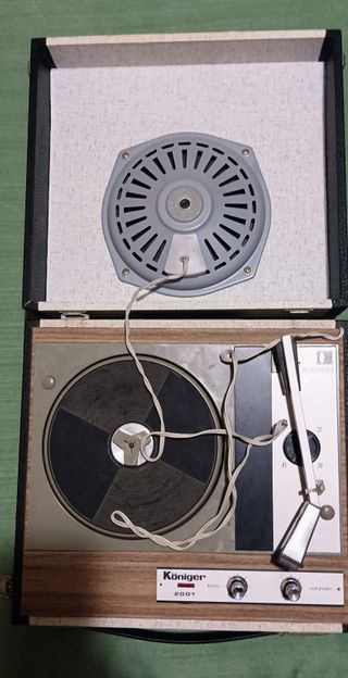 DOS TOCADISCOS ANTIGUOS