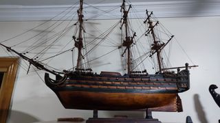 MAQUETA DE MADERA DE UN GALEON BRITANICO AÑOS 70.