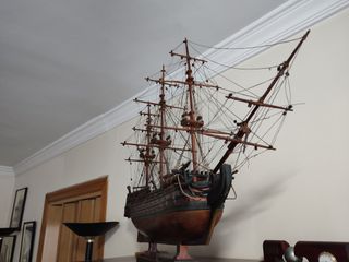 MAQUETA DE MADERA DE UN GALEON BRITANICO AÑOS 70.