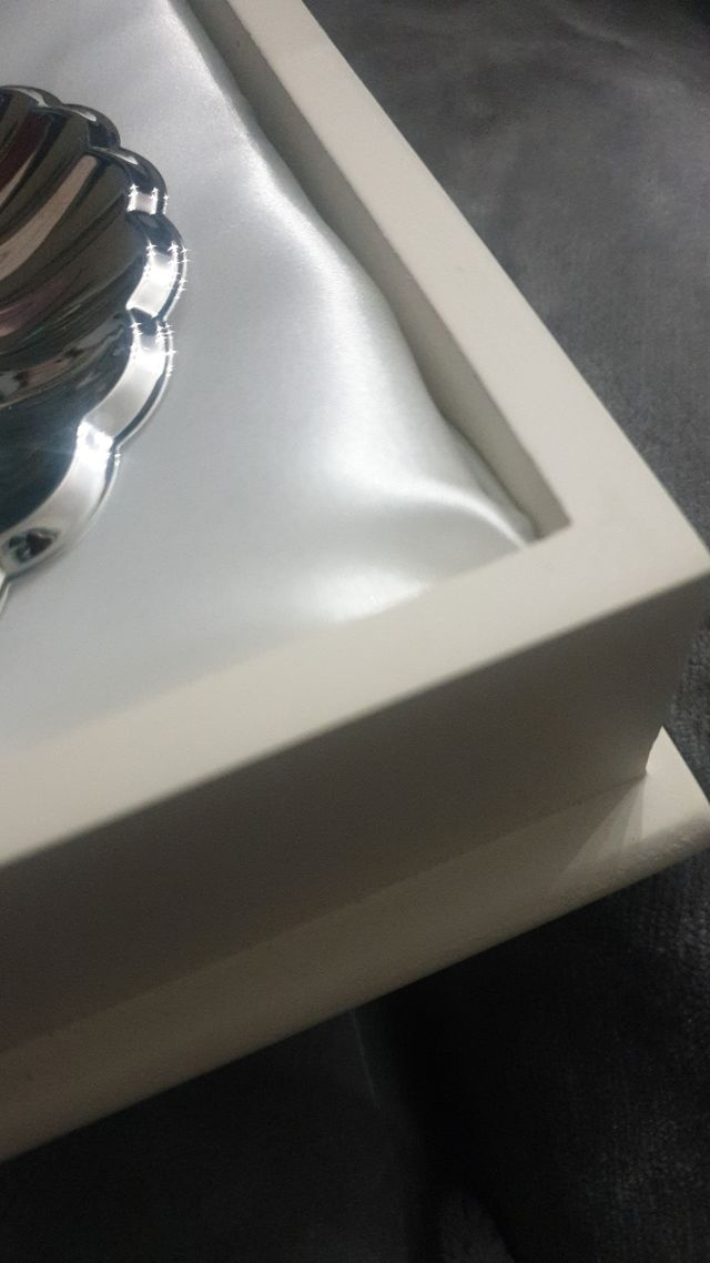 Concha de Bautismo en Caja de Madera.