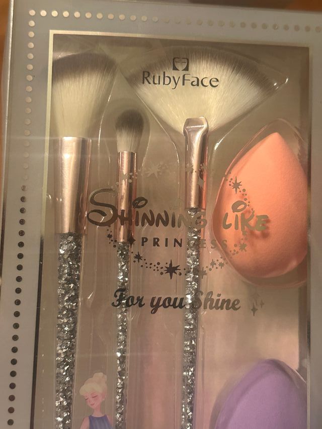 Set di pennelli + 2 beauty blender