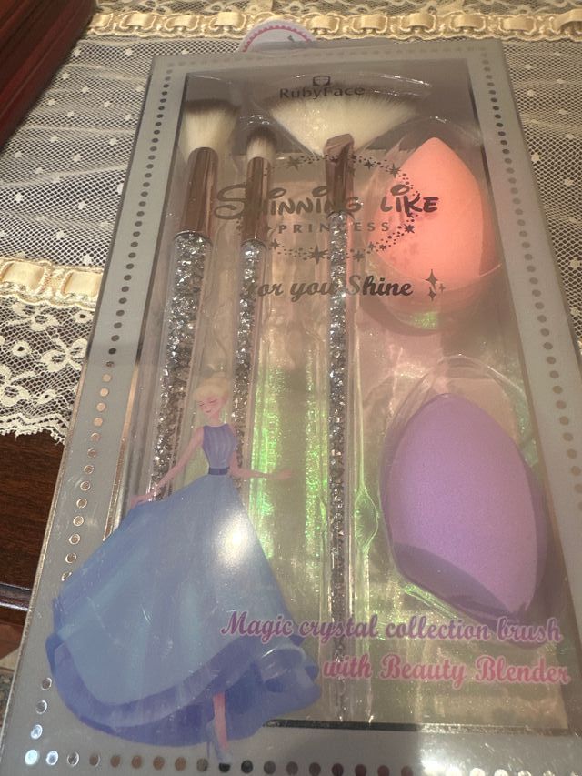 Set di pennelli + 2 beauty blender