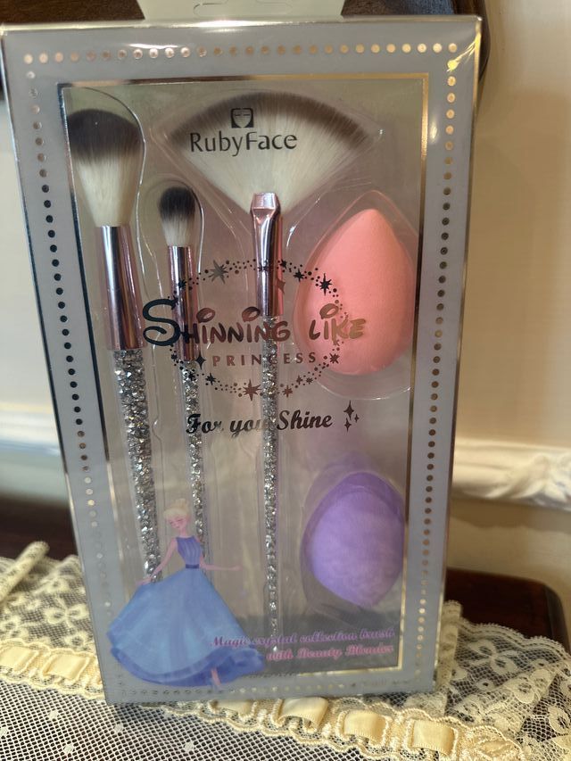 Set di pennelli + 2 beauty blender