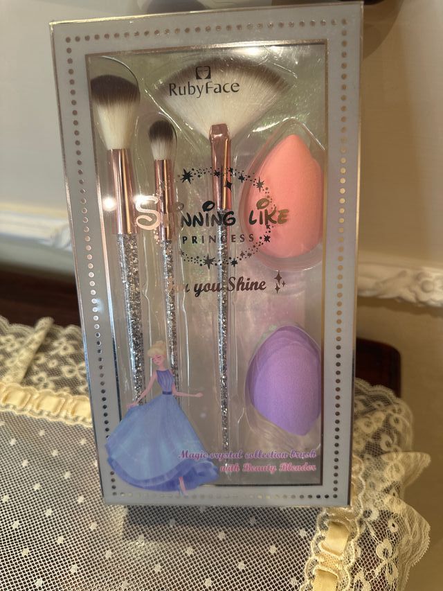 Set di pennelli + 2 beauty blender