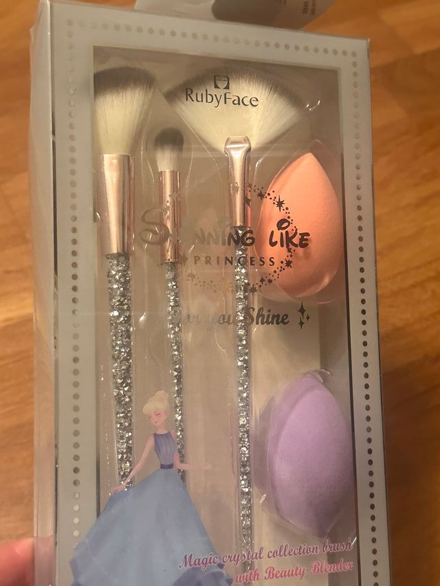 Set di pennelli + 2 beauty blender