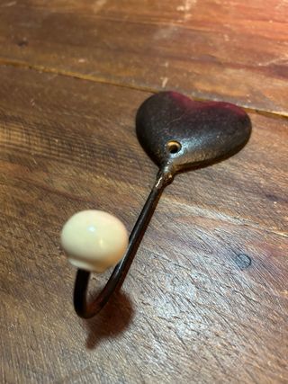 Colgador perchero de hierro con forma de corazón