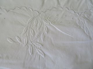 JUEGO DE SABANAS BLANCAS ANTIGUAS BORDADAS