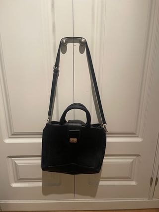 Bolso negro de Zara 