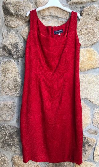 Traje de chaqueta y vestido rojo