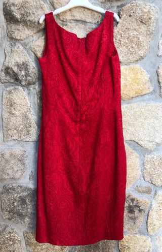 Traje de chaqueta y vestido rojo