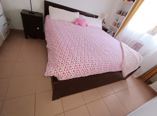 Conjunto cama y mesillas